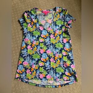 Lilly Pulitzer Disney Navy Floral Graphic V-Neck Tee - Size XXS